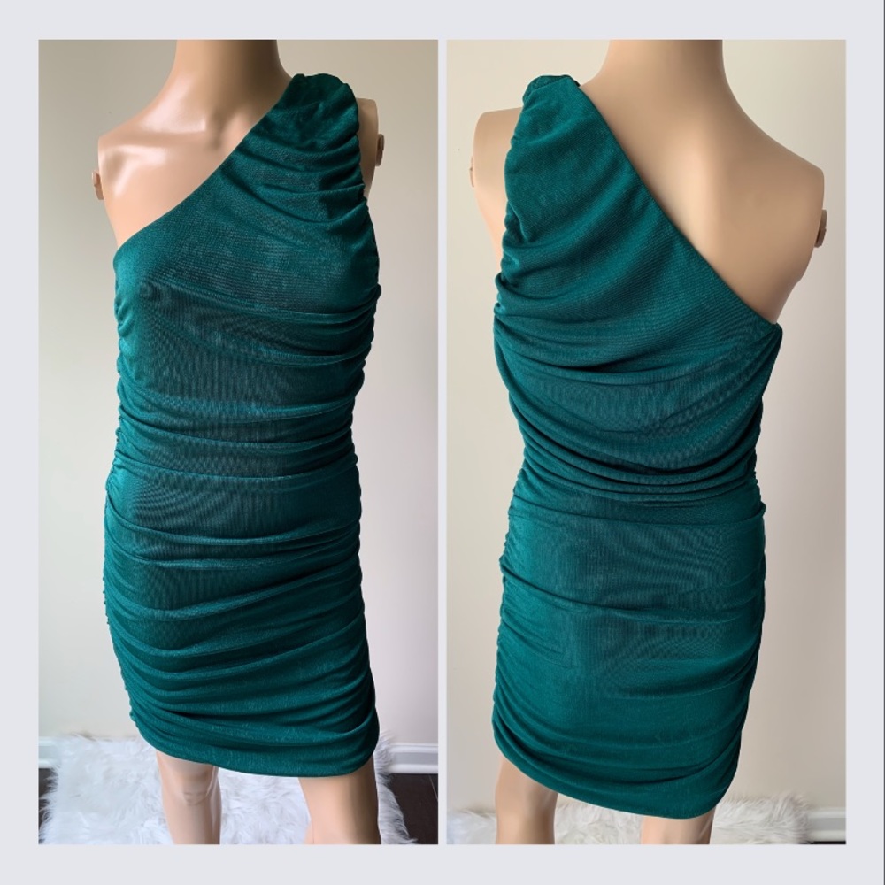 New Off Shoulder Dress Size Small